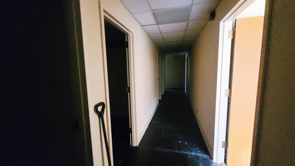 More Photos Of 710 W 8th St, Fort Scott Office For Sale