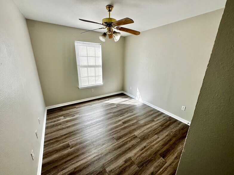 More Photos Of 1902 S 8th St, Waco Multifamily For Sale