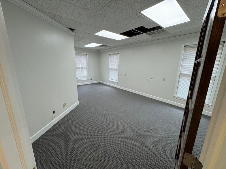More Photos Of 151 Village Pky NE, Marietta Office Residential For Lease