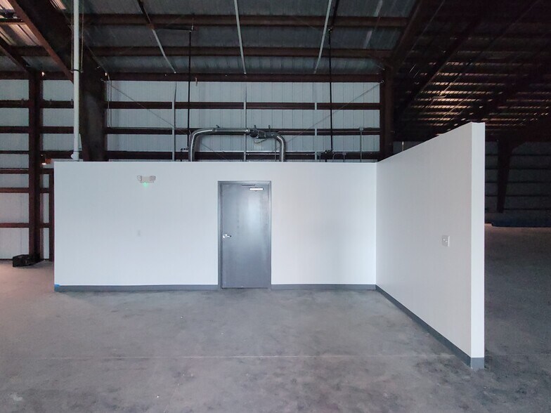 More Photos Of 146 2nd St, Homestead Warehouse For Lease