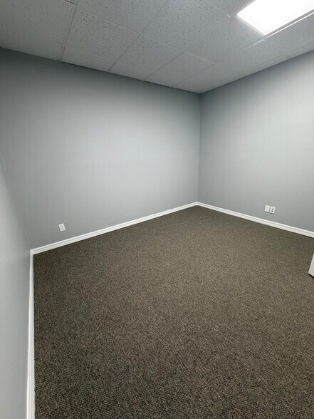 More Photos Of 555 Parque Dr, Ormond Beach Coworking Space