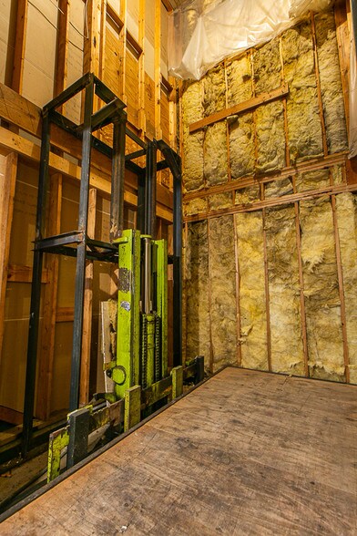 More Photos Of 14877 Hwy 20, East Dubuque Restaurant For Sale