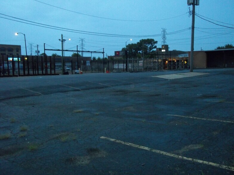 More Photos Of 430 N Damen Ave, Chicago Distribution For Lease