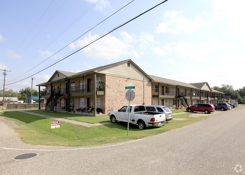 More Photos Of 601 E Coombs St, Alvin Apartments For Sale
