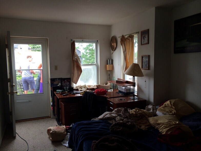 More Photos Of 2825 N Lincoln Ave, Chicago Storefront Retail Residential For Sale