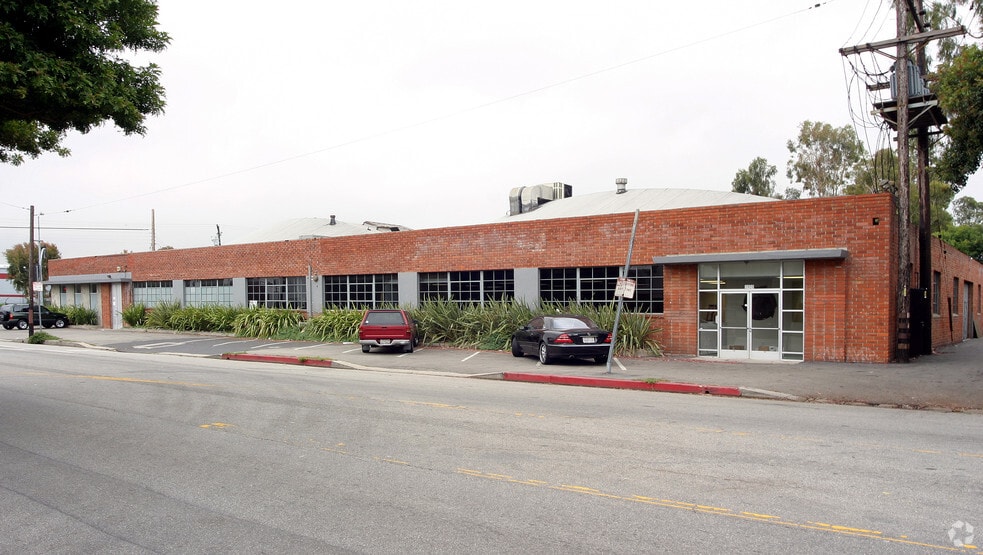 More Photos Of 1909-1913 Centinela Ave, Santa Monica Warehouse For Lease
