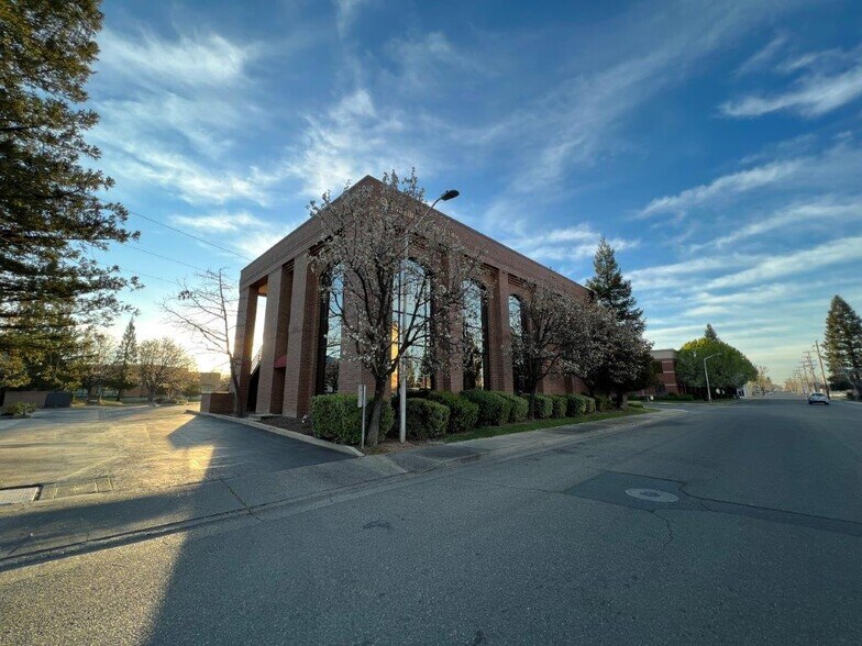 More Photos Of 930 Executive Way, Redding Office For Sale