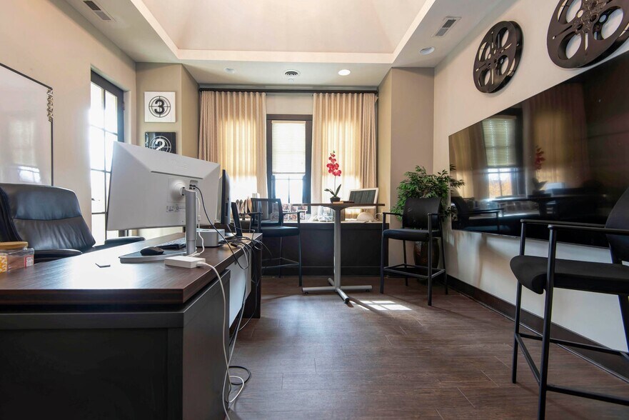 More Photos Of 1531 E Bradford Pky, Springfield Medical For Lease