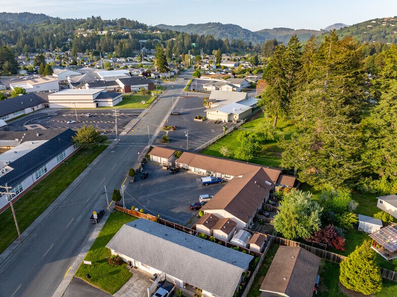 More Photos Of 542 Pacific Ave, Brookings Multifamily For Sale
