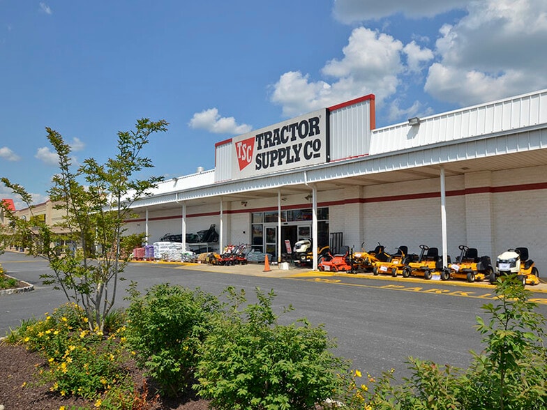 Primary Photo Of 321-355 N 3rd St, Oxford General Retail For Lease