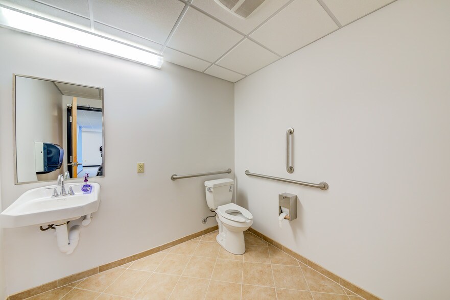 More Photos Of 8057 Rowan Rd, Cranberry Township Office For Sale