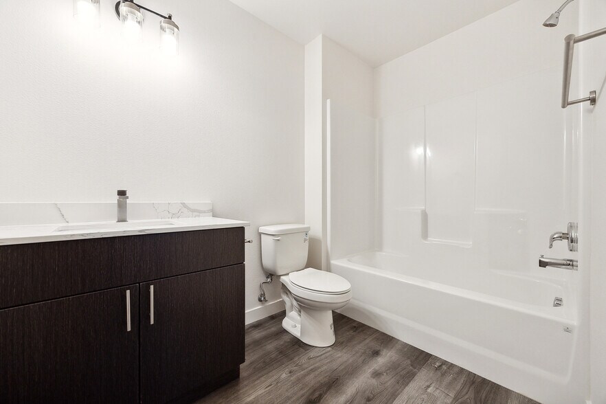 More Photos Of 3005 Russell Rd, Centralia Apartments For Sale