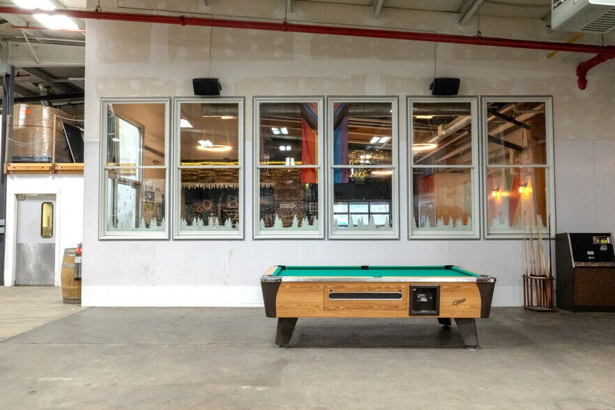 More Photos Of 95 Woodrock Rd, Weymouth Warehouse For Lease