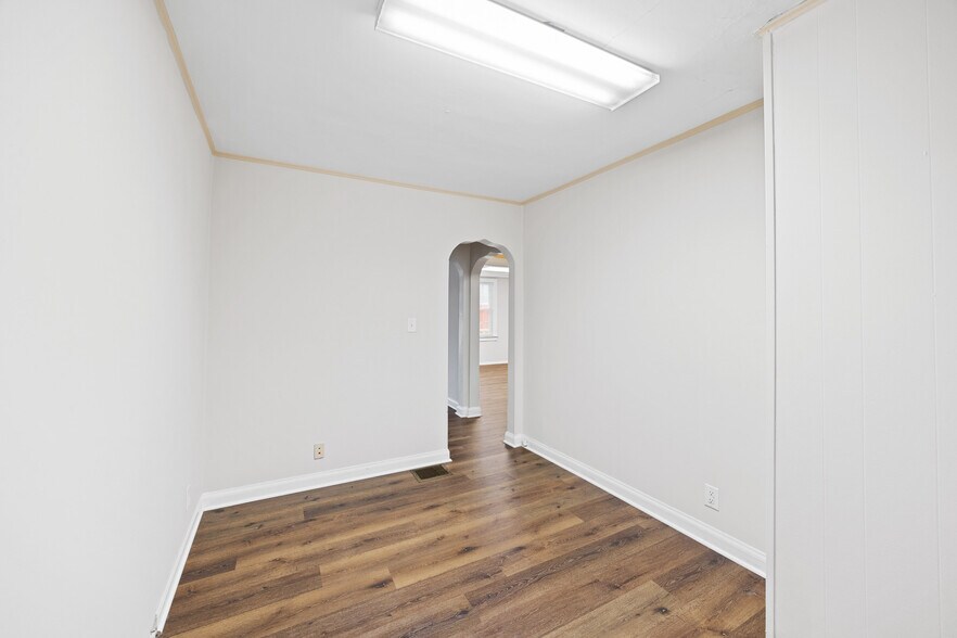 More Photos Of 4734 Dixie Hwy, Louisville Loft Creative Space For Lease