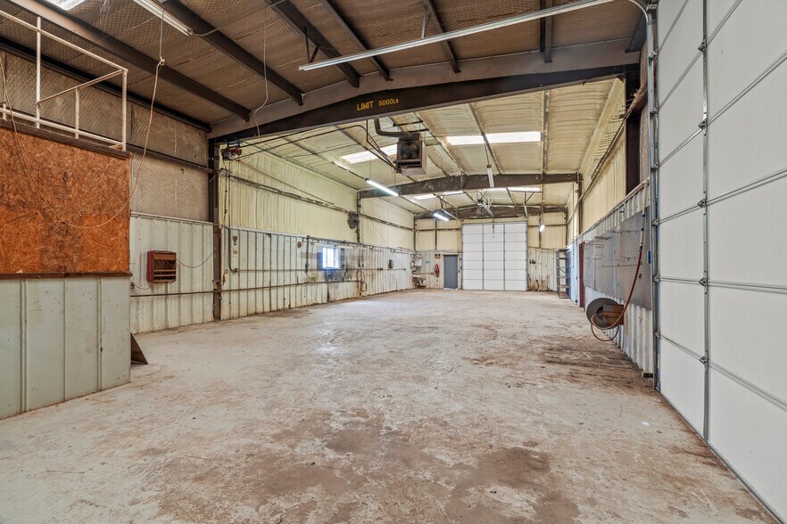 More Photos Of 520 Robison dr, Elk City Industrial For Sale