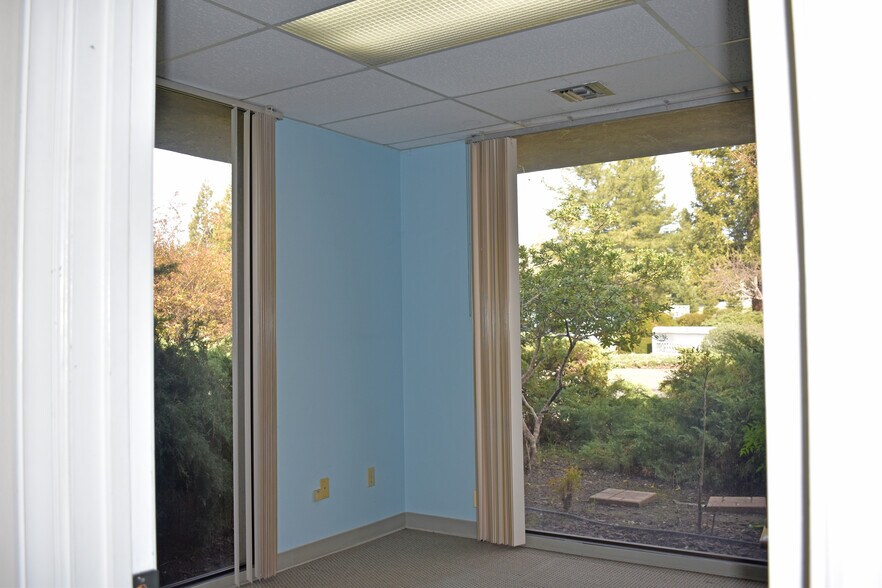 More Photos Of 100-114 Wikiup Dr, Santa Rosa Office For Lease