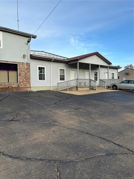 More Photos Of 150 S Hall St, Potosi Office For Sale