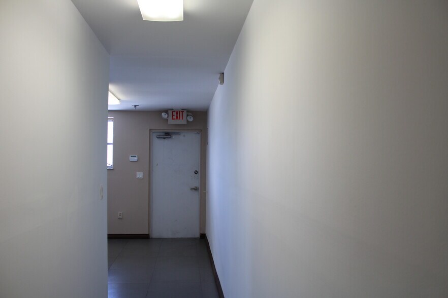 More Photos Of 1970 NW 70th Ave, Miami Warehouse For Lease