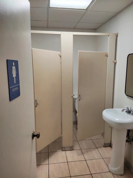 More Photos Of 2511 National Dr, Garland Manufacturing For Sale