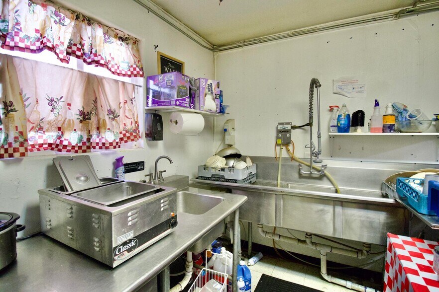 More Photos Of 217 Main st, Aguilar Restaurant For Sale