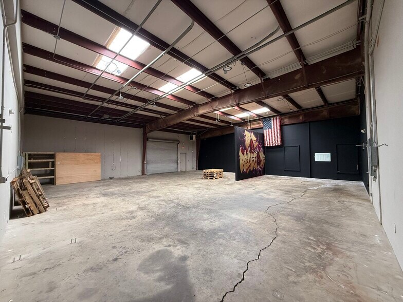 More Photos Of 4913 Summer Oak Dr, Buford Light Manufacturing For Lease