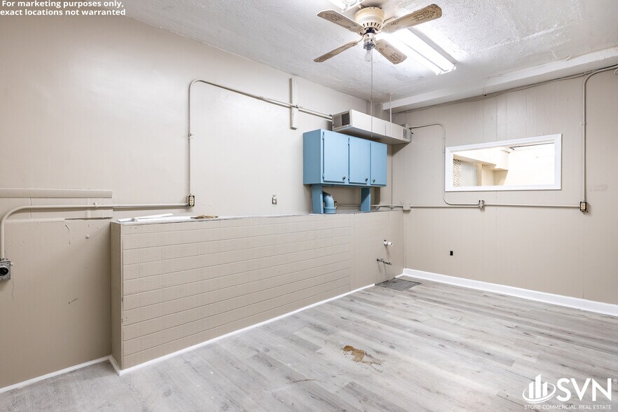 More Photos Of 1039 N Limestone, Lexington General Retail For Lease