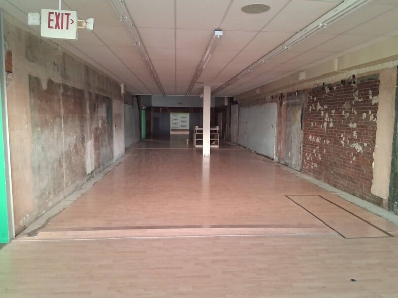 More Photos Of 108-112 E Main St, Belleville General Retail For Sale