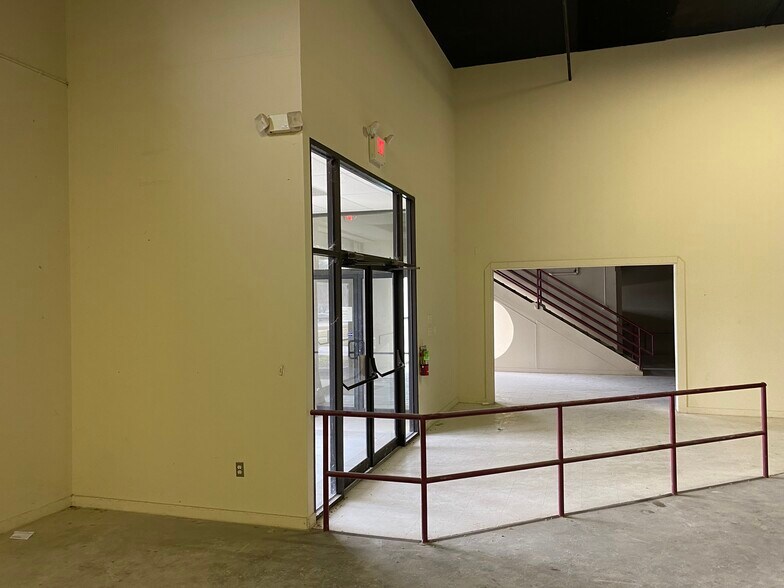 More Photos Of 1595 Reed Rd, Pennington Light Distribution For Lease