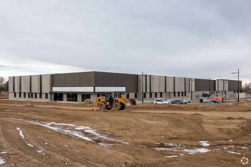 More Photos Of 2251 N Revere St, Aurora Light Manufacturing For Lease