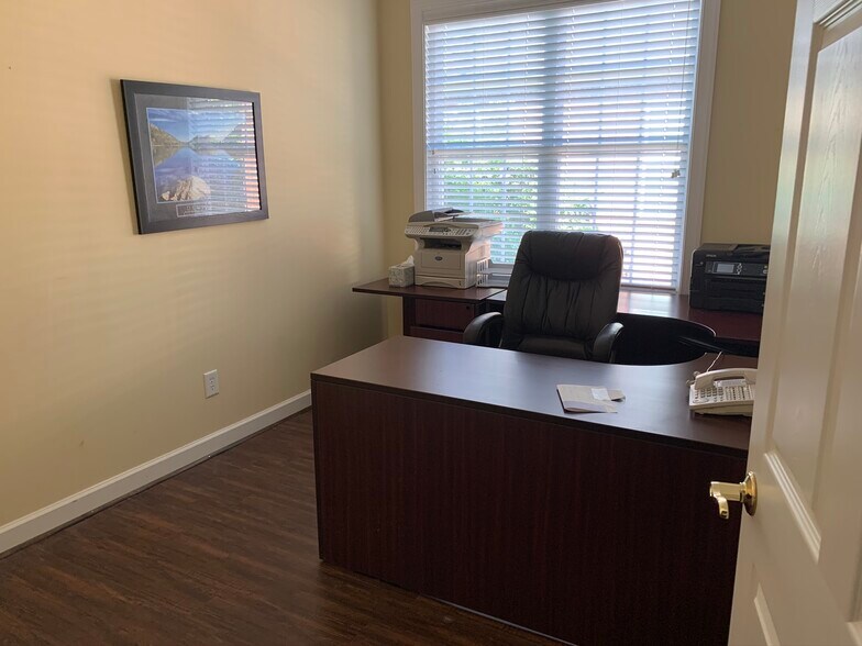 More Photos Of 11539 Park Woods Cir, Alpharetta Office For Lease