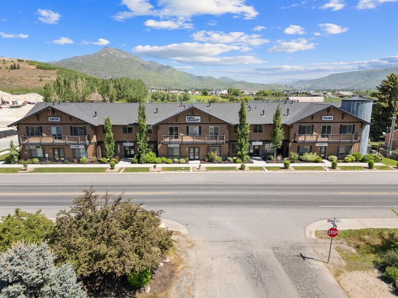 More Photos Of 695 E Main St, Midway Storefront Retail Office For Lease