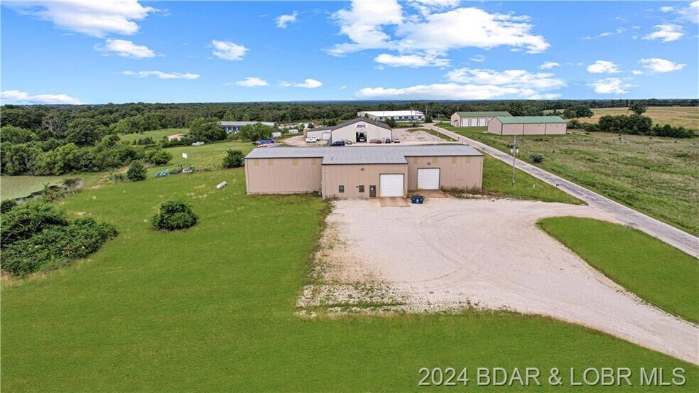 More Photos Of 744 Keystone Industrial Park dr, Camdenton Warehouse For Lease