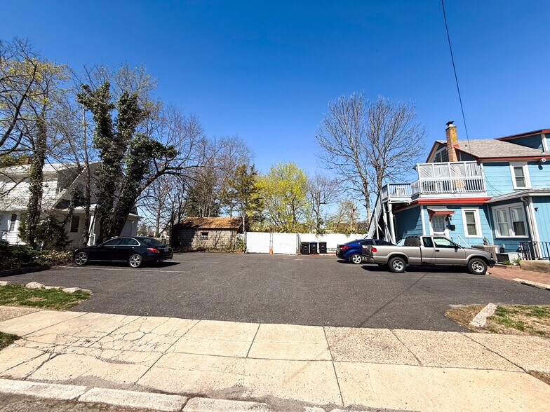 More Photos Of 2 Berlin Rd, Lindenwold General Retail For Sale