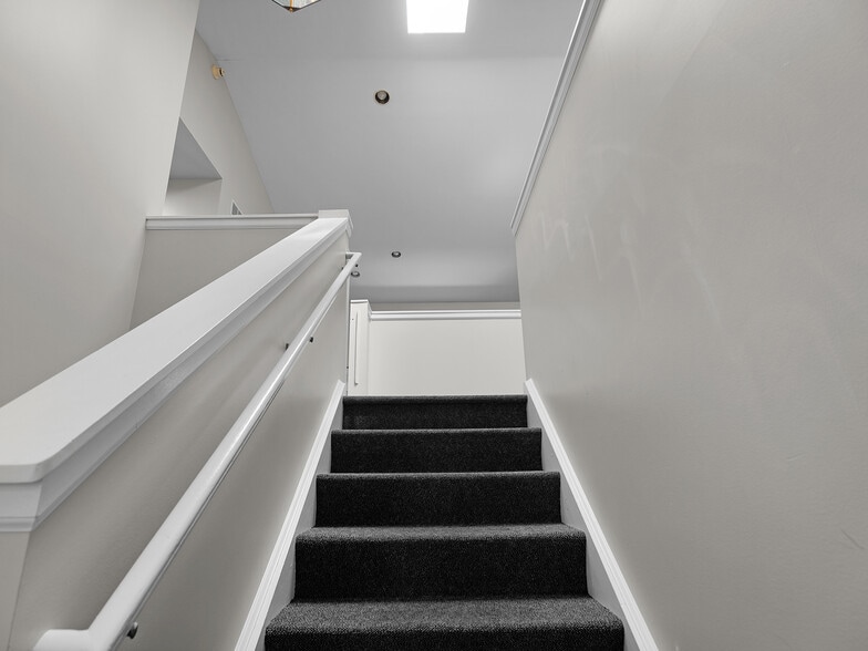 More Photos Of 644 E Main St, Palmyra Office For Sale