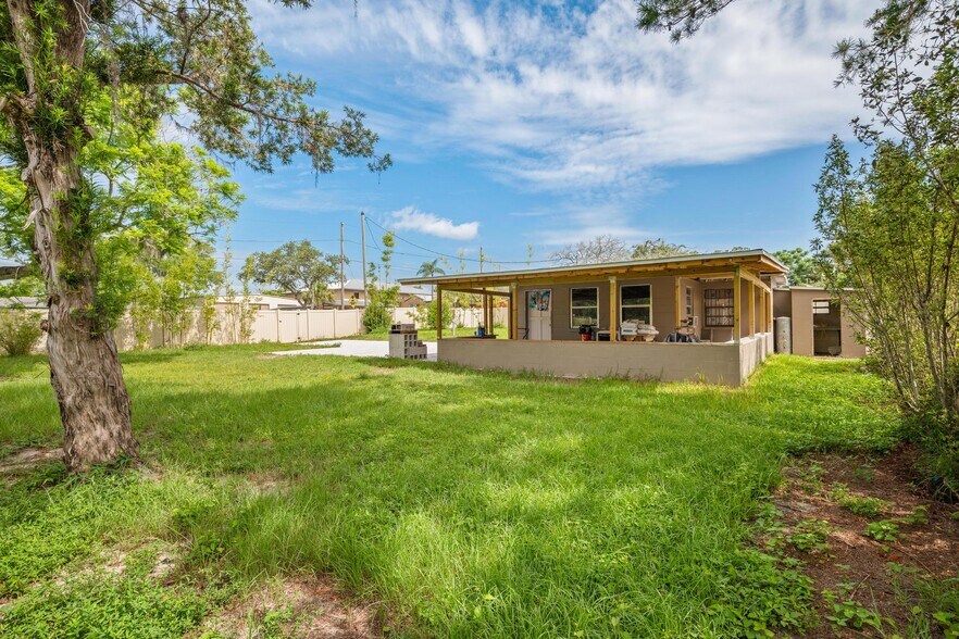 More Photos Of 4349 Louis Ave, Holiday Warehouse For Sale