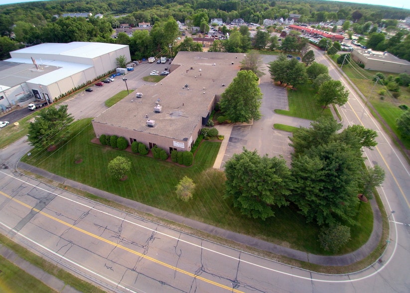More Photos Of 15 Plymouth Dr, Easton Warehouse For Lease