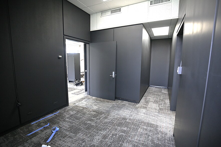 More Photos Of 646 Chicago Rd, Chicago Heights Office For Lease
