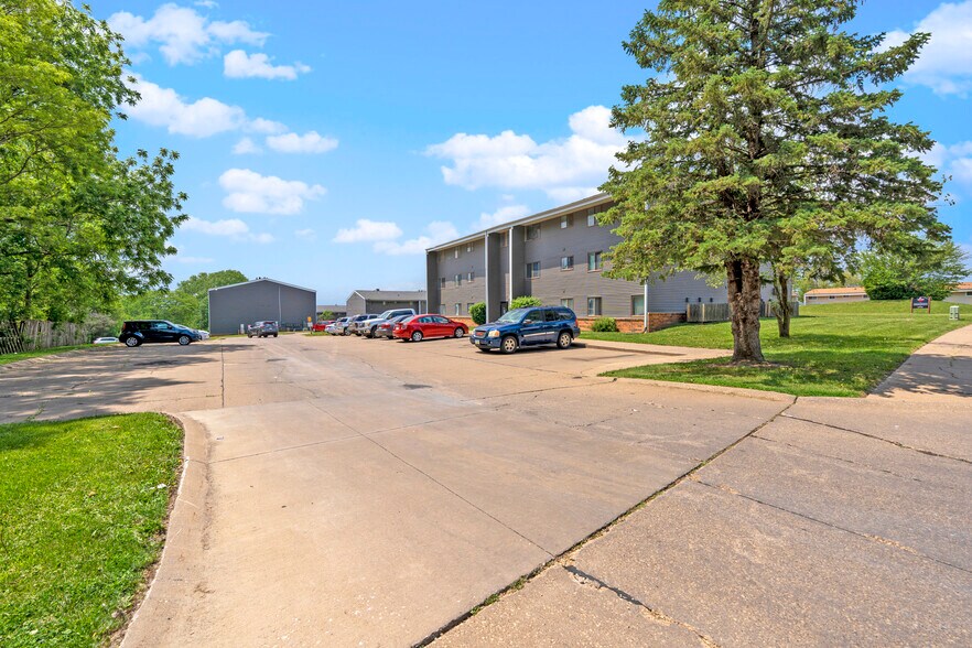 More Photos Of 7118 Hillandale Rd, Davenport Apartments For Sale