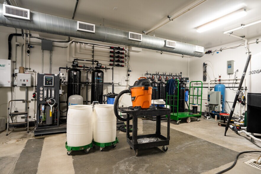 More Photos Of 19533 McLane St, Palm Springs Distribution For Sale