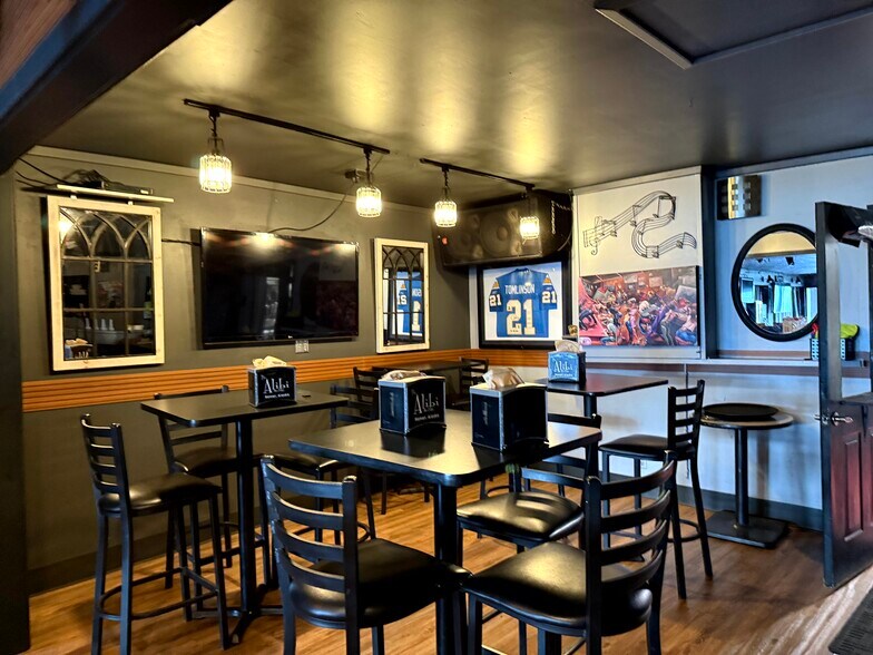 More Photos Of 453 E Pioneer Ave, Homer Bar For Sale