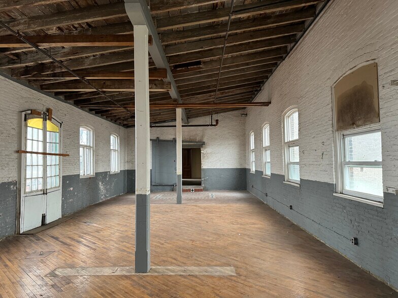 More Photos Of 1930 E Huntingdon St, Philadelphia Warehouse For Lease