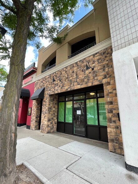 More Photos Of 453 Brant St, Burlington Storefront Retail Residential For Sale