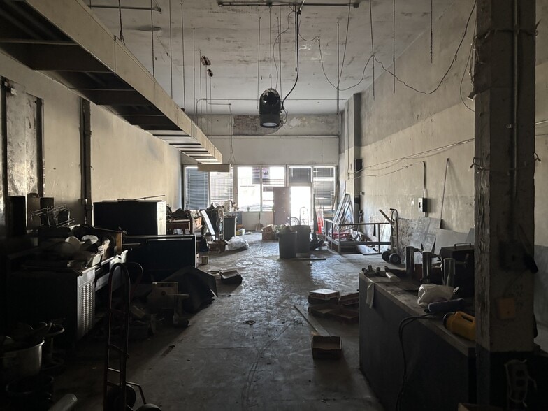 More Photos Of 64 S Front St, Memphis Storefront Retail Office For Sale