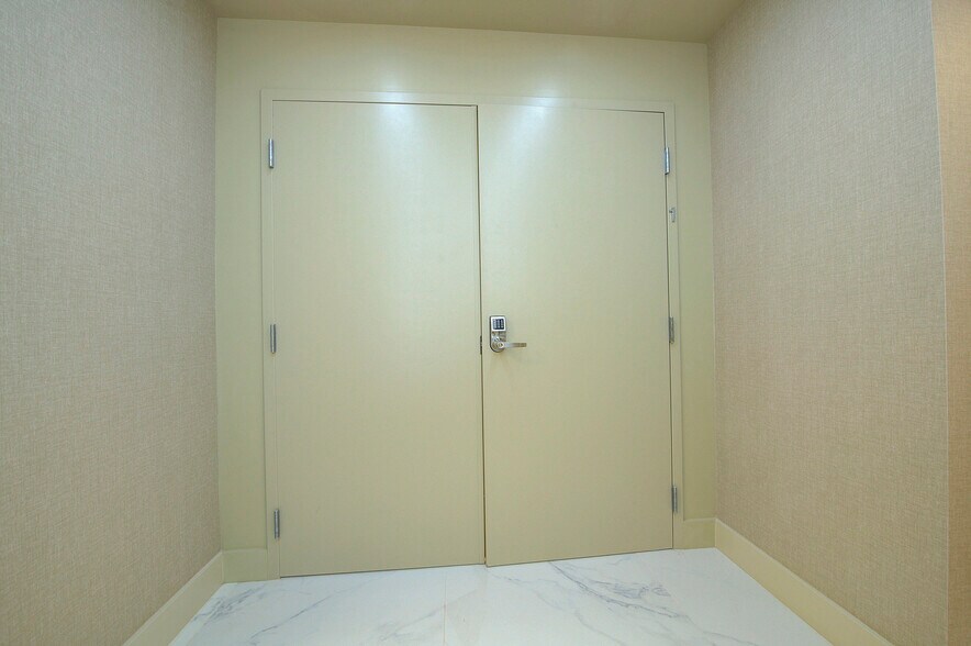 More Photos Of 25 SW 9th St, Miami Office Residential For Sale