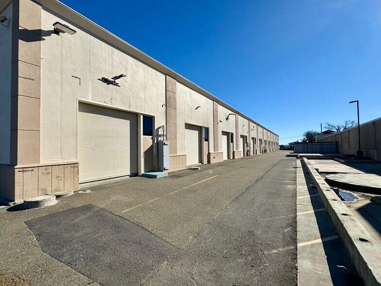 More Photos Of 110 Sandholm Ln, Cloverdale Manufacturing For Lease