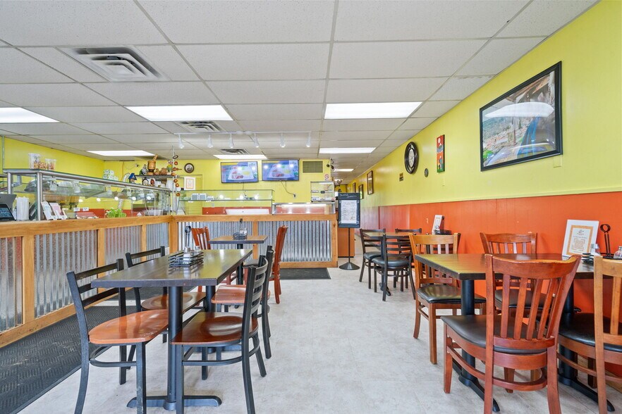 More Photos Of 175-179 Columbia Tpke, Rensselaer Storefront For Sale
