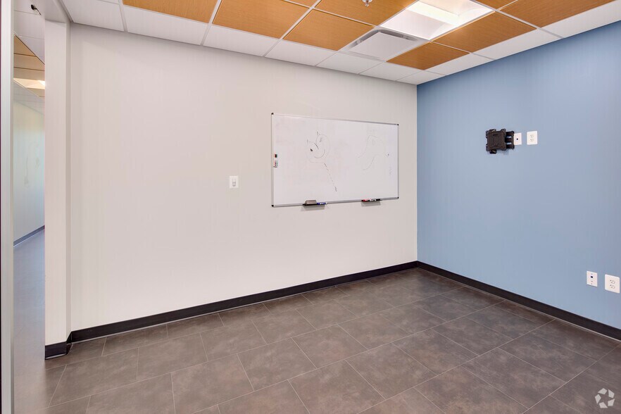 More Photos Of 22365 Broderick Dr, Sterling Medical For Lease