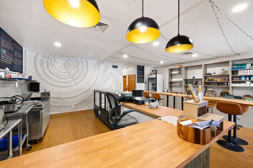 More Photos Of 9331 Spring Rd, Fish Creek Storefront For Sale