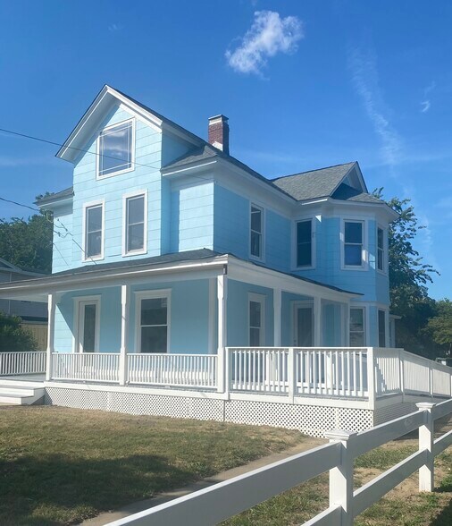 More Photos Of 434 Griffing Ave, Riverhead Medical For Sale