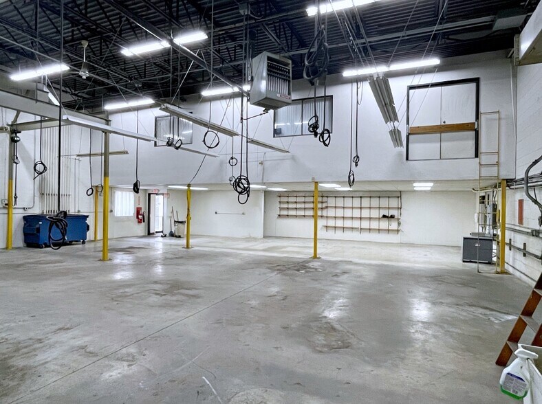 More Photos Of 34 Sullivan Rd, North Billerica Warehouse For Sale